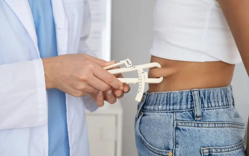 PLASTIC PLICOMETER: THE IDEAL TOOL FOR ASSESSING BODY COMPOSITION Wellfit Store Supplements